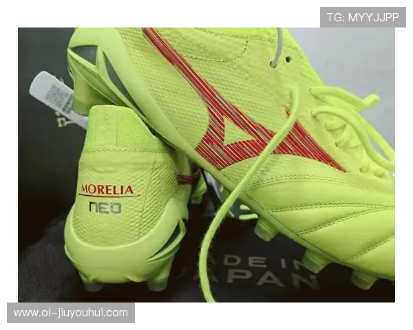 美津浓Morelia Neo4足球鞋：创新科技与经典设计的完美融合